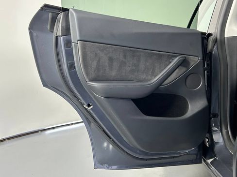 Used 2022 Tesla Model Y Long Range AWD/4WD image 15