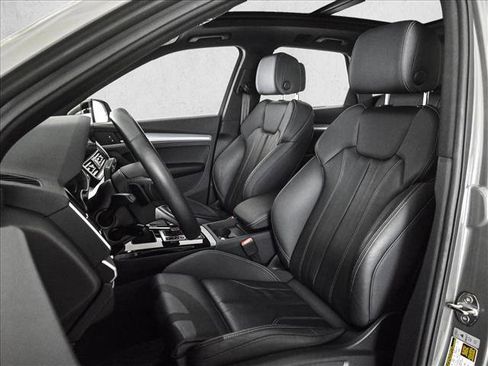 Used 2025 Audi Q5 2.0T Premium image 17