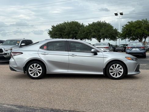 Used 2024 Toyota Camry LE image 4