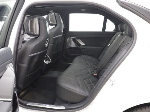 Certified 2025 BMW 760i xDrive w/ Executive Package AWD/4WD image 14