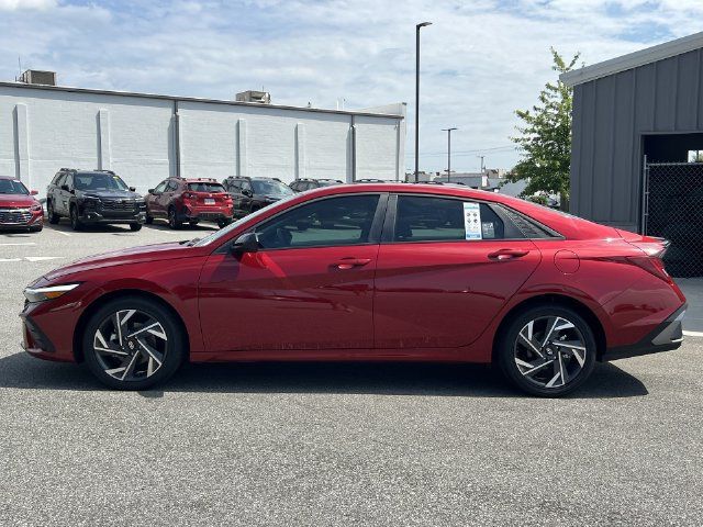 Used 2025 Hyundai Elantra SEL FWD image 10