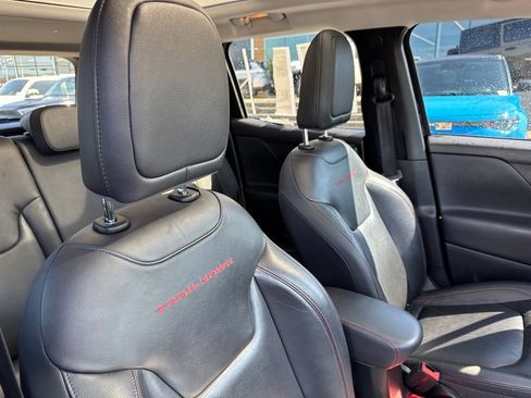 Used 2018 Jeep Renegade Trailhawk AWD/4WD image 9