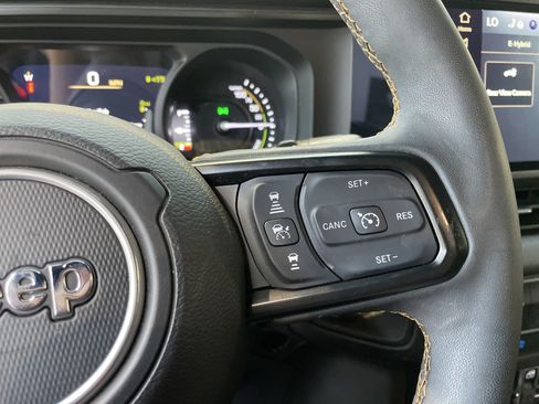 Used 2024 Jeep Wrangler Unlimited AWD/4WD image 20