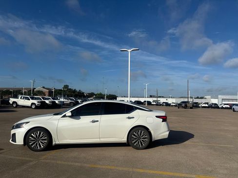Certified 2023 Nissan Altima 2.5 SV FWD image 10