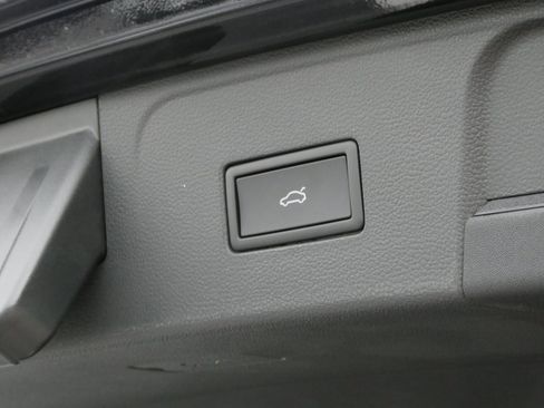 New 2025 Volkswagen Atlas Peak Edition SE image 25