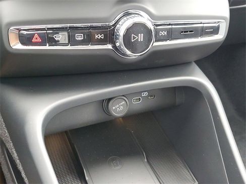 New 2026 Volvo XC40 B5 Plus w/ Protection Package Premier image 20