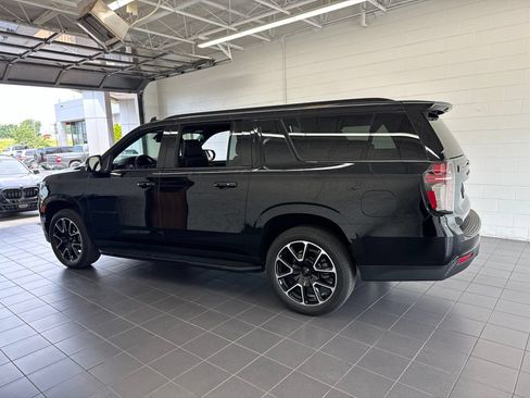 Used 2023 Chevrolet Suburban RST w/ Luxury Package AWD/4WD image 5
