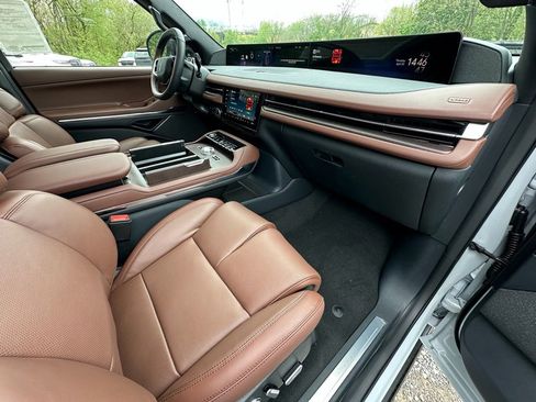 New 2026 Lincoln Navigator L Reserve AWD/4WD image 23