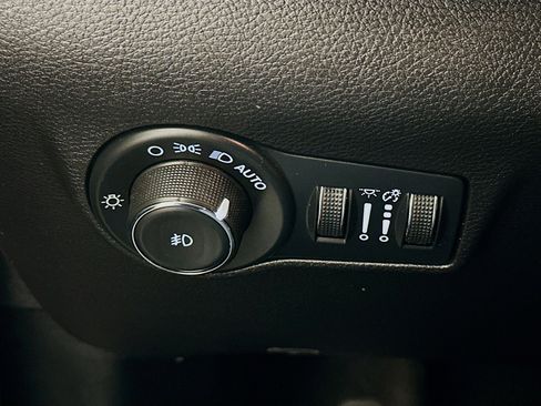 Used 2022 Jeep Compass Latitude AWD/4WD image 17