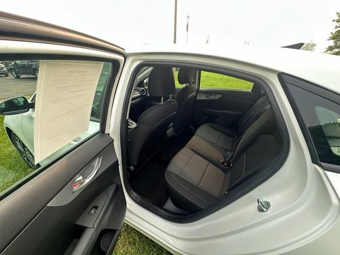 Used 2022 Kia Forte LXS FWD image 10