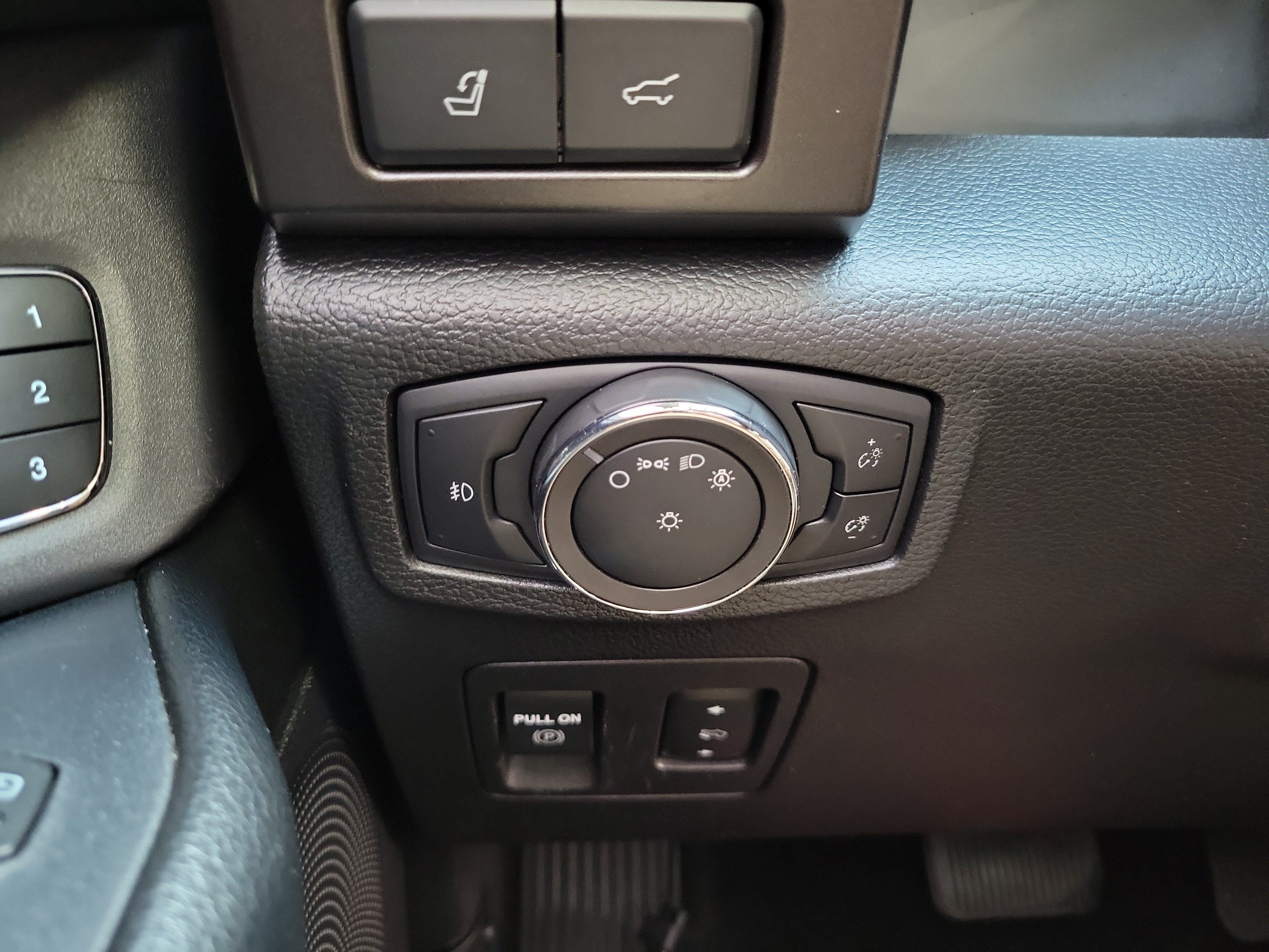 Used 2018 Ford Expedition Limited RWD image 25