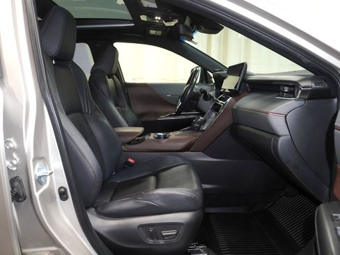 Used 2021 Toyota Venza Limited AWD/4WD image 15