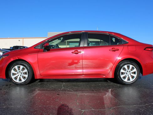 Used 2020 Toyota Corolla LE image 9