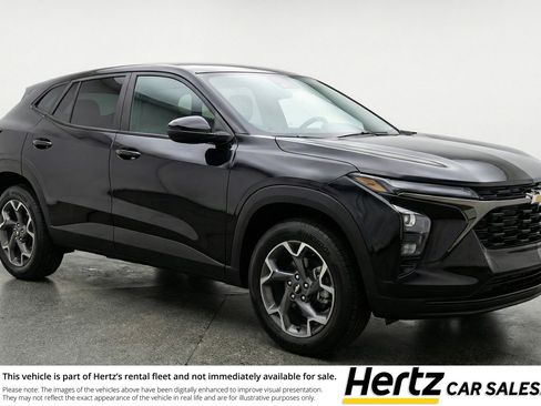 Used 2025 Chevrolet Trax LT FWD image 1