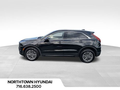 Used 2025 Cadillac XT4 Premium Luxury image 12