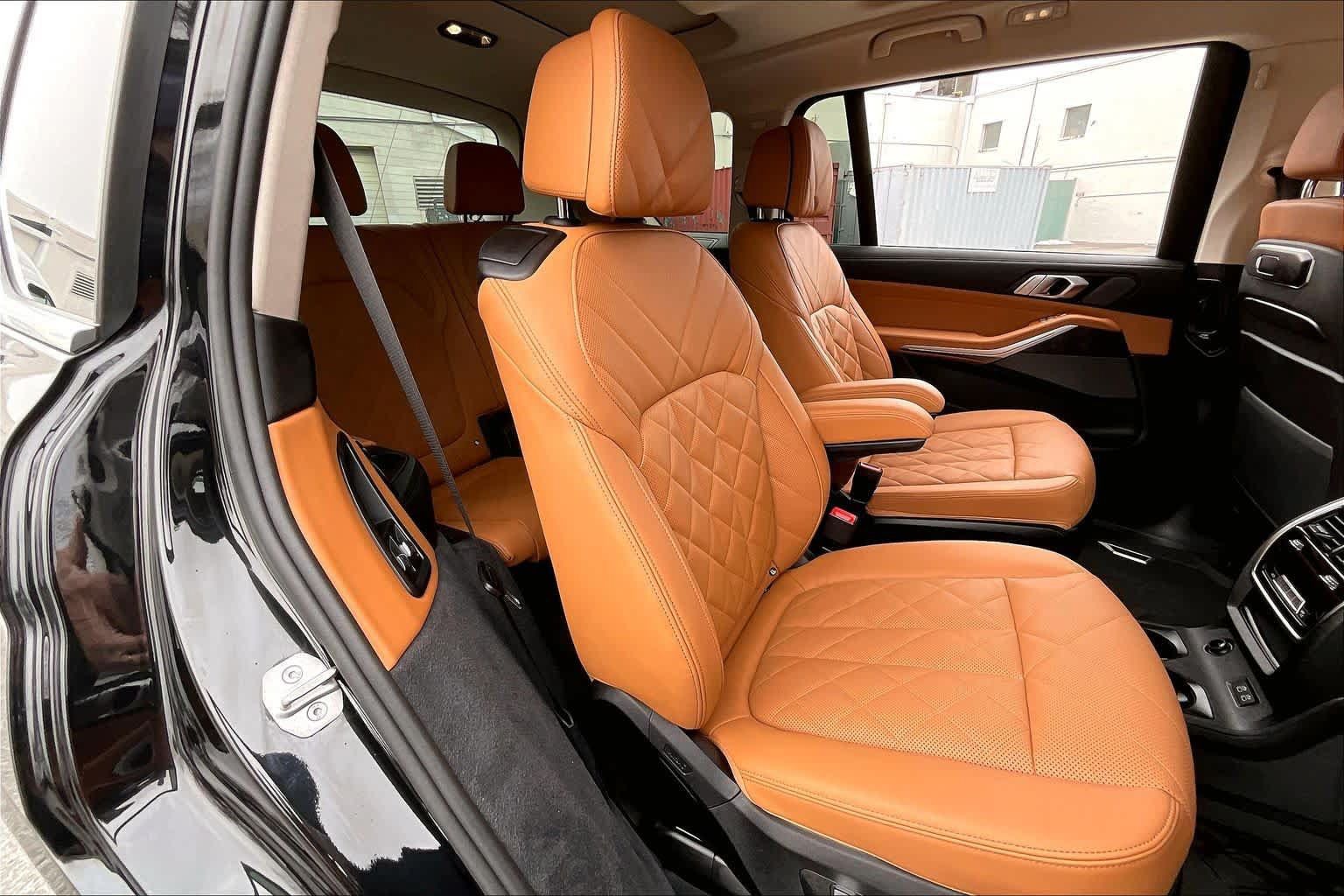 Used 2025 BMW X7 xDrive40i w/ Premium Package AWD/4WD image 19