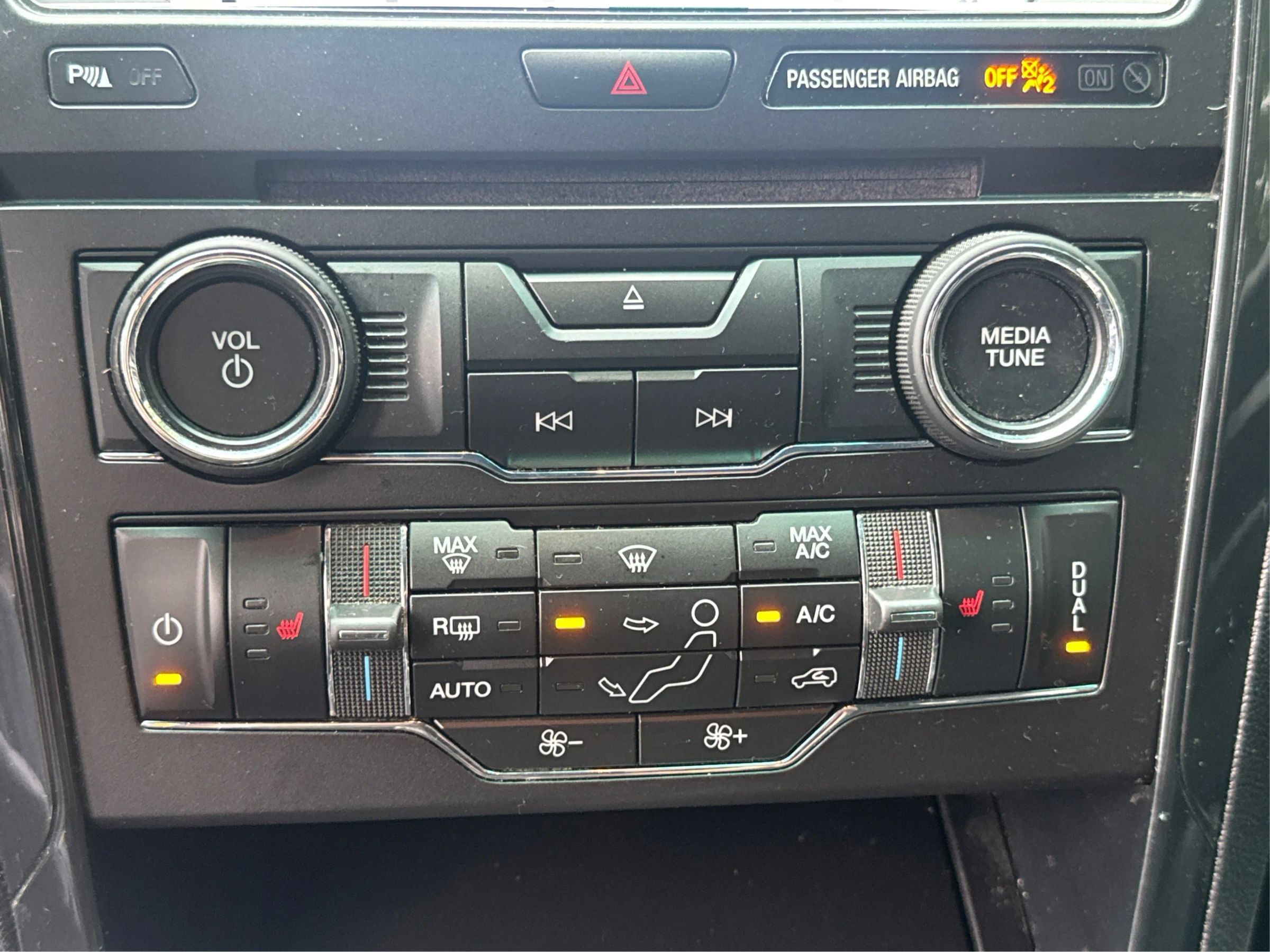 Used 2017 Ford Explorer XLT w/ Equipment Group 202A AWD/4WD image 29