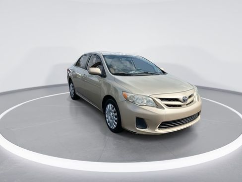 Used 2012 Toyota Corolla LE image 2