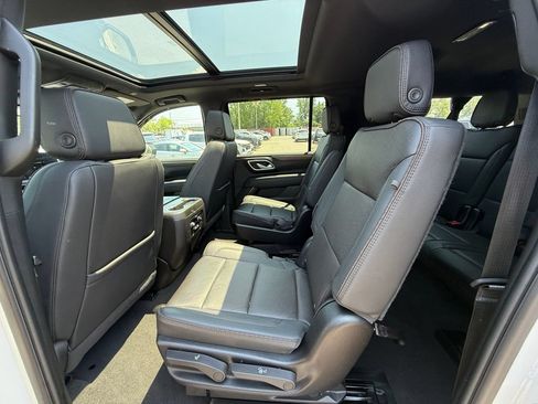 Used 2024 Chevrolet Suburban High Country w/ Premium Package AWD/4WD image 25