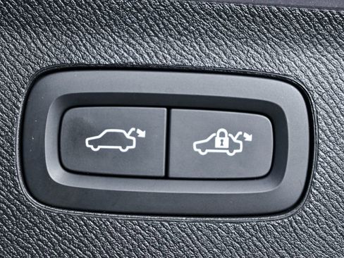 Certified 2026 Volvo XC90 T8 Ultra image 35