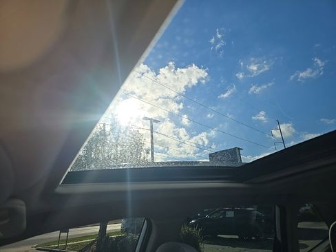 Used 2023 Subaru Forester Premium image 17