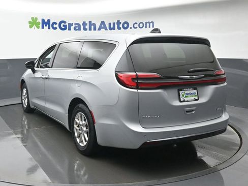Used 2024 Chrysler Pacifica Touring-L image 23