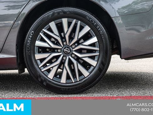 Used 2025 Nissan Altima 2.5 SV FWD image 17