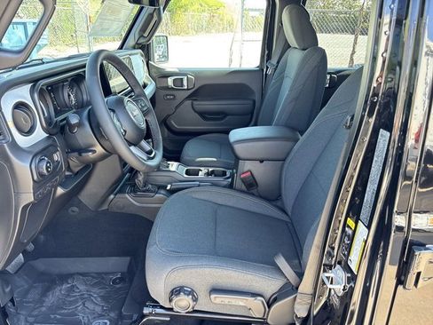New 2025 Jeep Gladiator Sport image 12