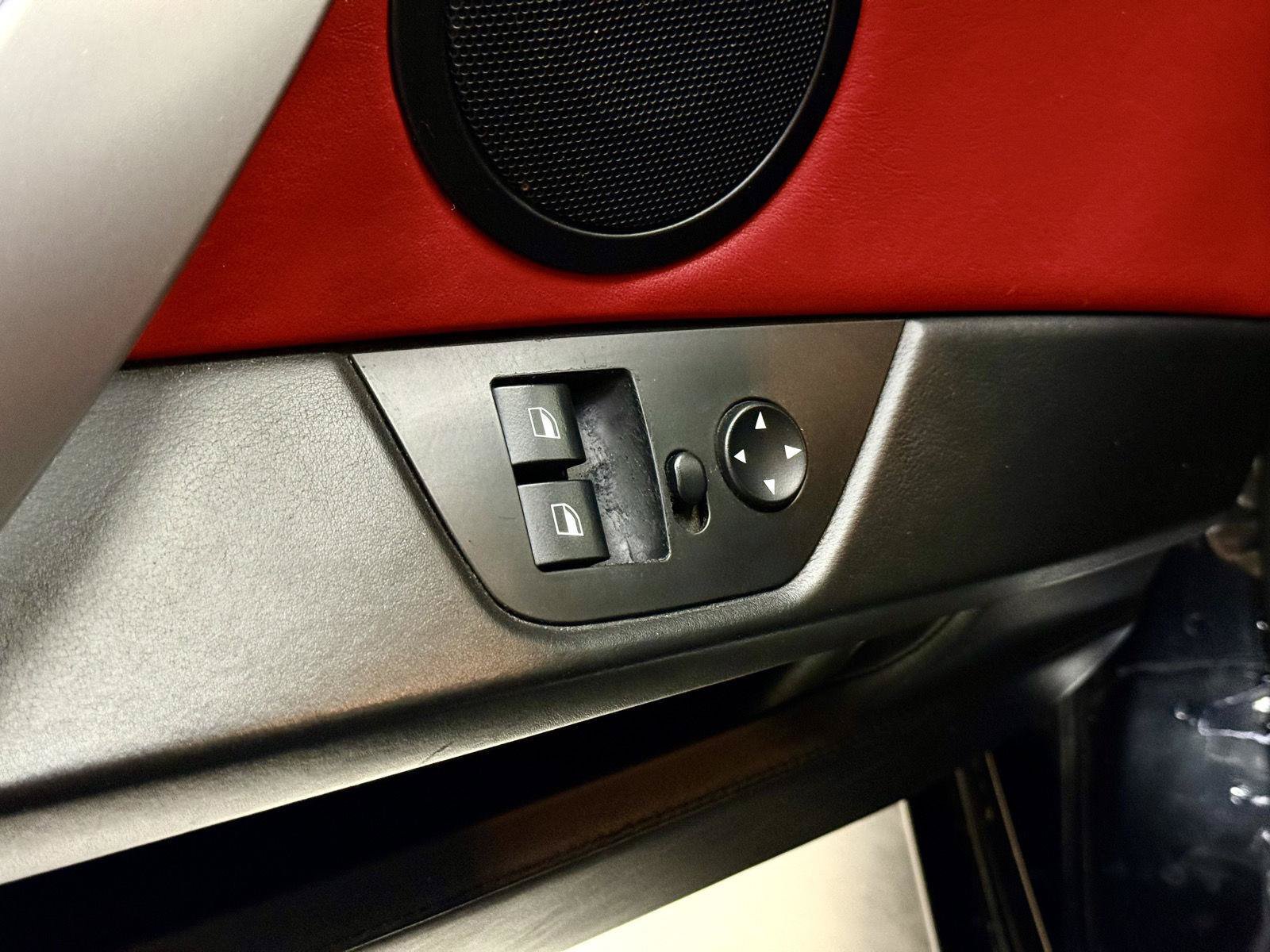 Used 2005 BMW Z4 3.0i RWD image 16