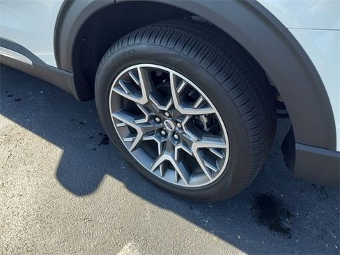 Used 2025 Ford Explorer Platinum w/ Ultimate Package image 10