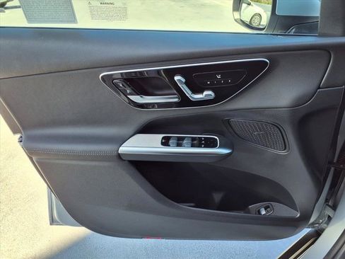 Used 2025 Mercedes-Benz GLC 300 image 12