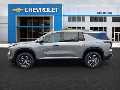 New 2026 Chevrolet Traverse LT image 2