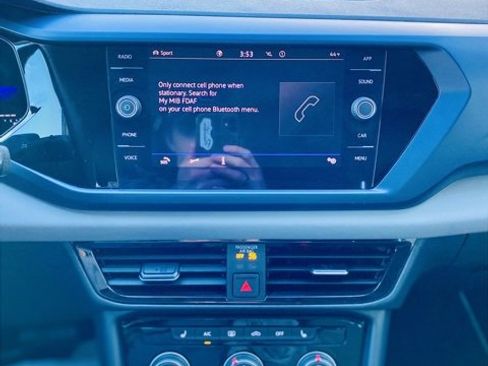 Used 2023 Volkswagen Taos SE image 15