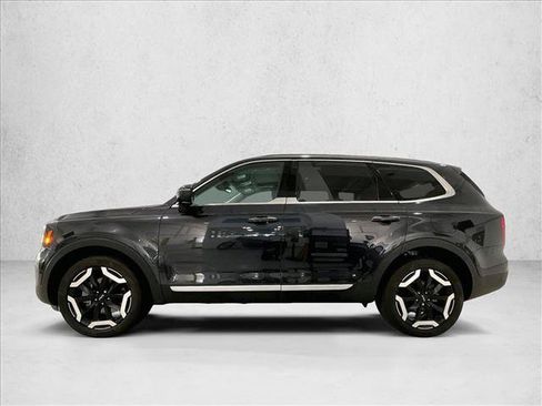 Used 2025 Kia Telluride S FWD image 6