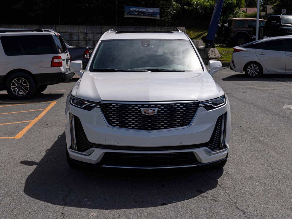 Used 2024 Cadillac XT6 Luxury w/ LPO, Floor Liner Package AWD/4WD image 2
