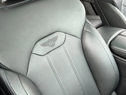 Used 2022 Bentley Bentayga image 47