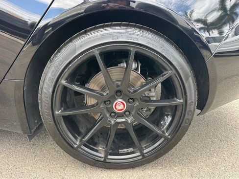 Used 2017 Jaguar XE RWD image 14