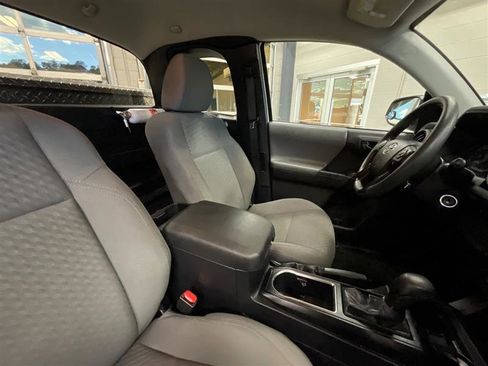 Used 2022 Toyota Tacoma SR image 19