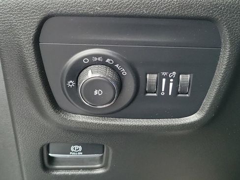 Used 2024 Jeep Grand Cherokee Limited image 15