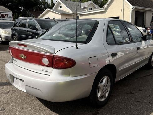 Used 2005 Chevrolet Cavalier Sedan w/ Preferred Equipment Group FWD image 4