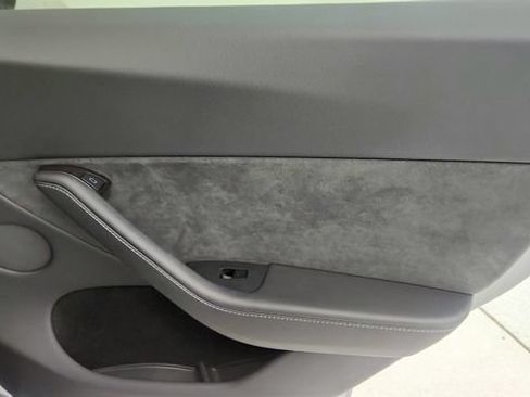 Used 2025 Tesla Model Y Long Range RWD image 40