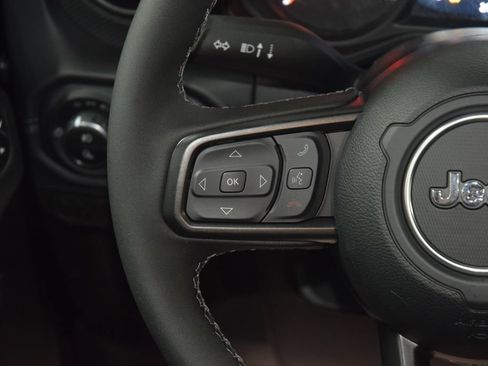 Used 2026 Jeep Gladiator Mojave w/ Safety Group AWD/4WD image 36