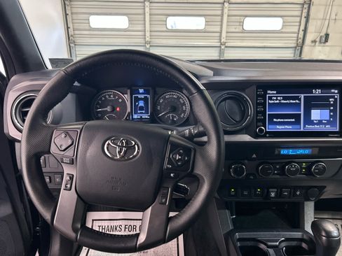 Used 2023 Toyota Tacoma TRD Off-Road w/ Technology Package AWD/4WD image 8