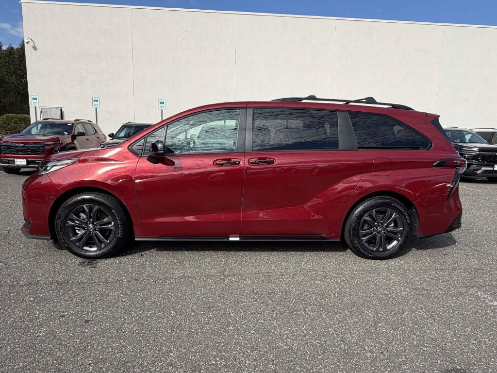 Used 2026 Toyota Sienna XSE AWD/4WD image 10