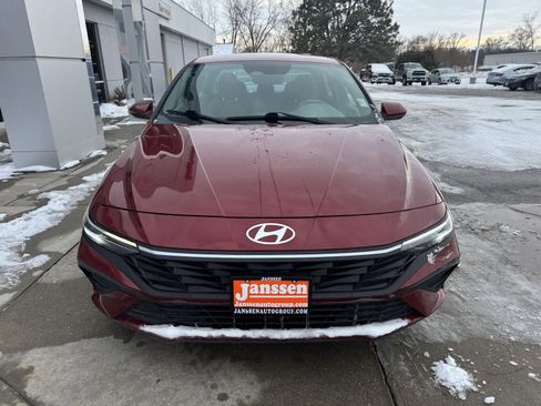 Used 2024 Hyundai Elantra SEL image 4