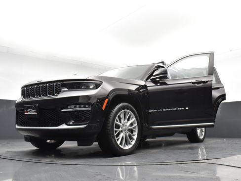 Used 2022 Jeep Grand Cherokee Summit w/ Advanced Protech Group IV AWD/4WD image 34