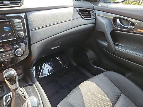 Certified 2019 Nissan Rogue SV w/ Premium Package AWD/4WD image 24