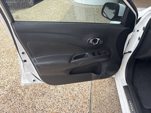 Used 2013 Nissan Versa FWD image 20