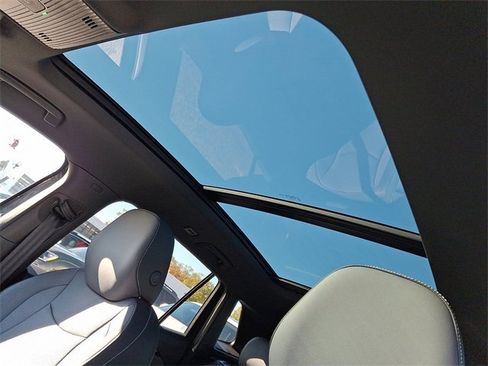 New 2026 Volkswagen Tiguan SE R-Line image 7