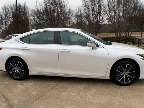 Certified 2025 Lexus ES 350 w/ Premium Package image 9